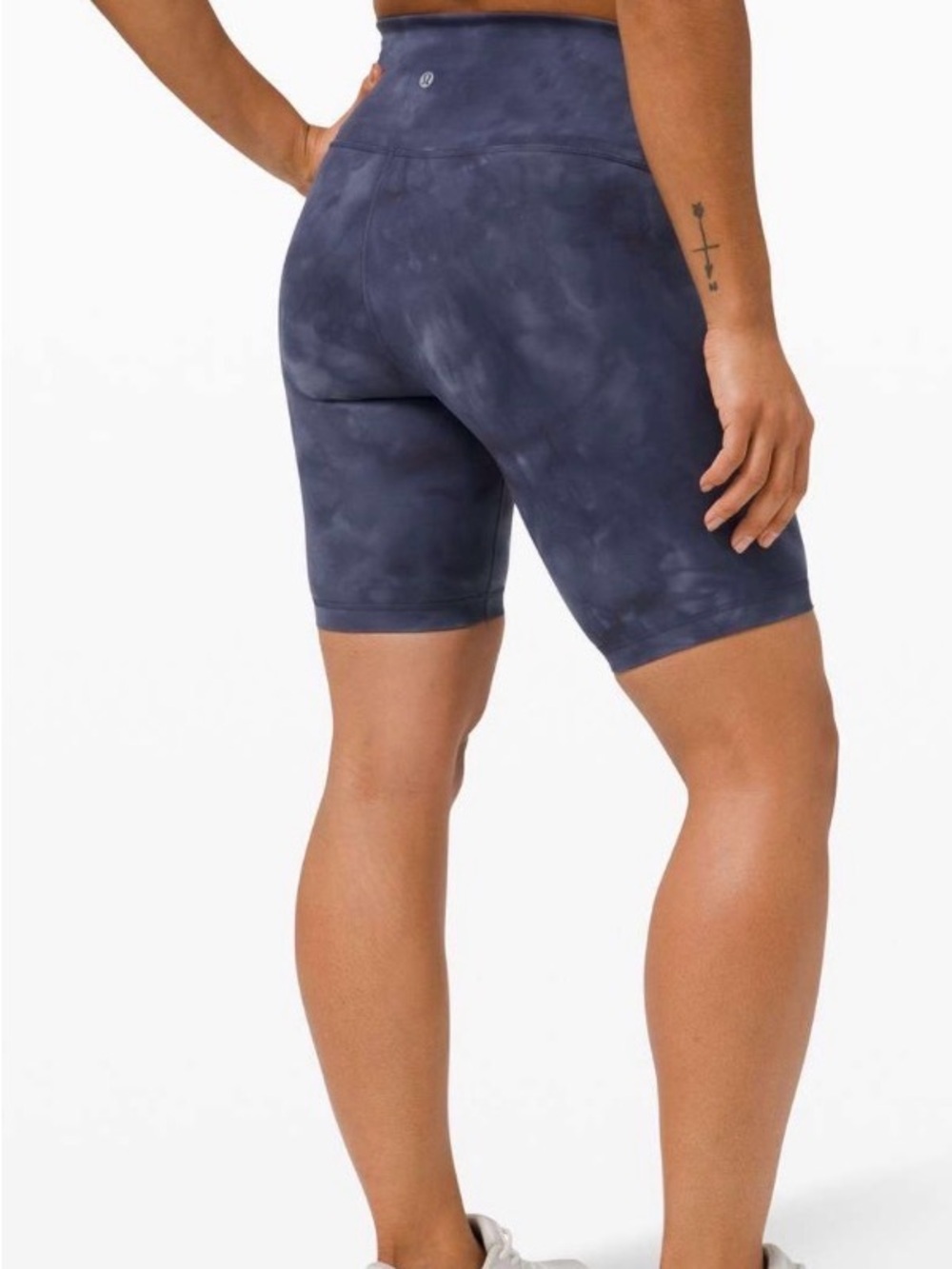 Lululemon Wunder Train High-Rise Short 8" size 6